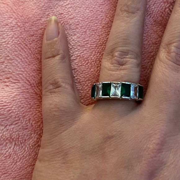 Stunning Green & Clear Costume Ring - Picture 3 of 4